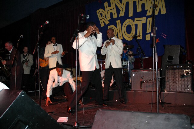 min 2004 11 27 riot s04 102